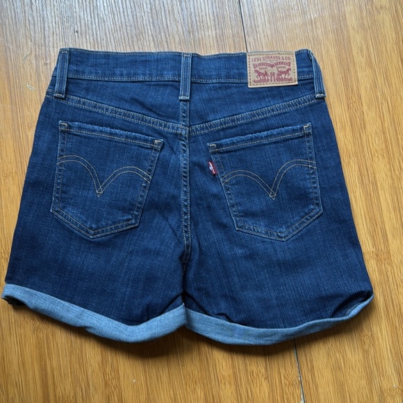 Levi’s Dark Blue Wash Denim Shorts - mid length short - 26 - Picture 4 of 4